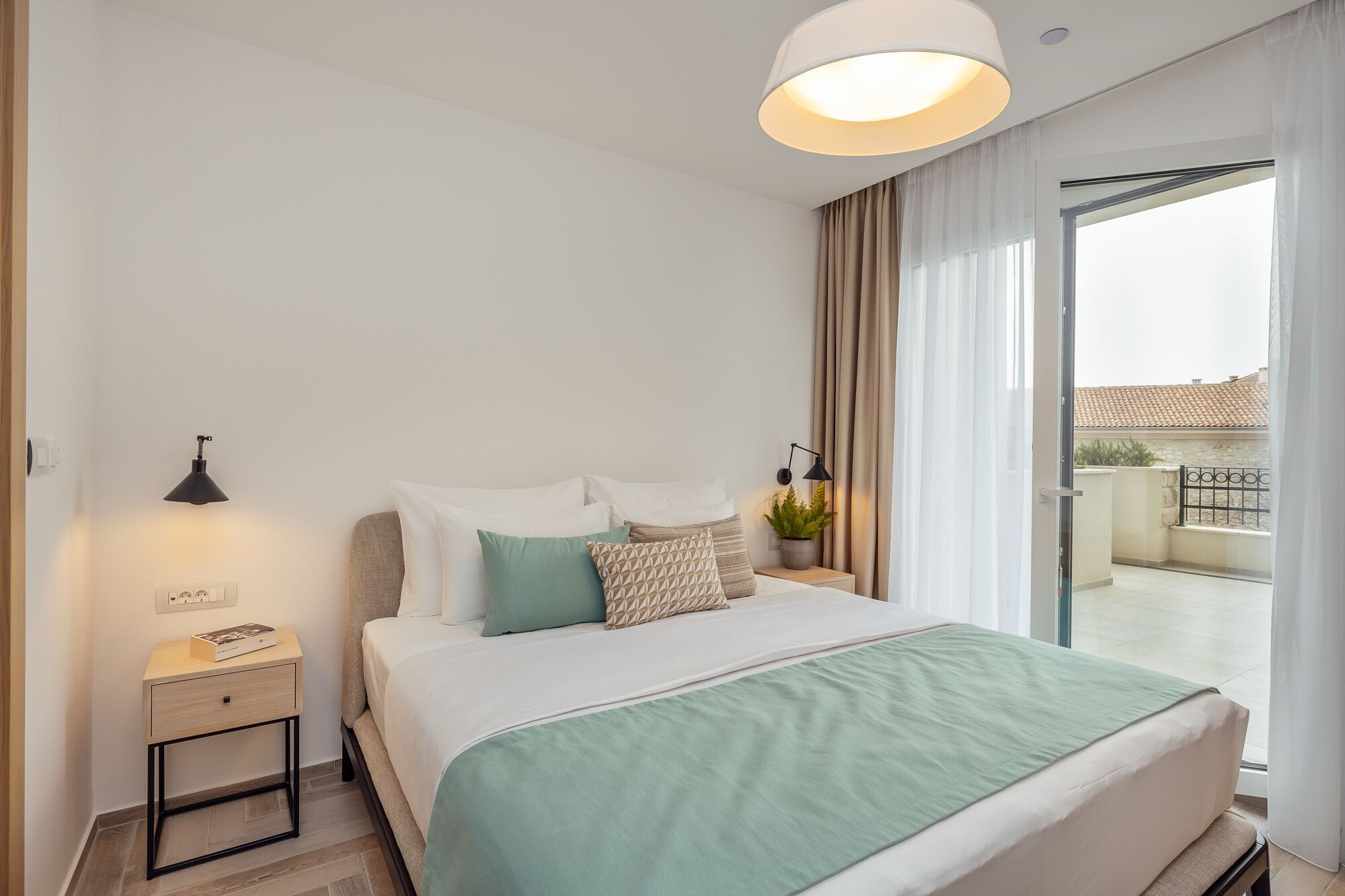 Studio, Apartment, King Bed, Street View, Sofa, Resident Building