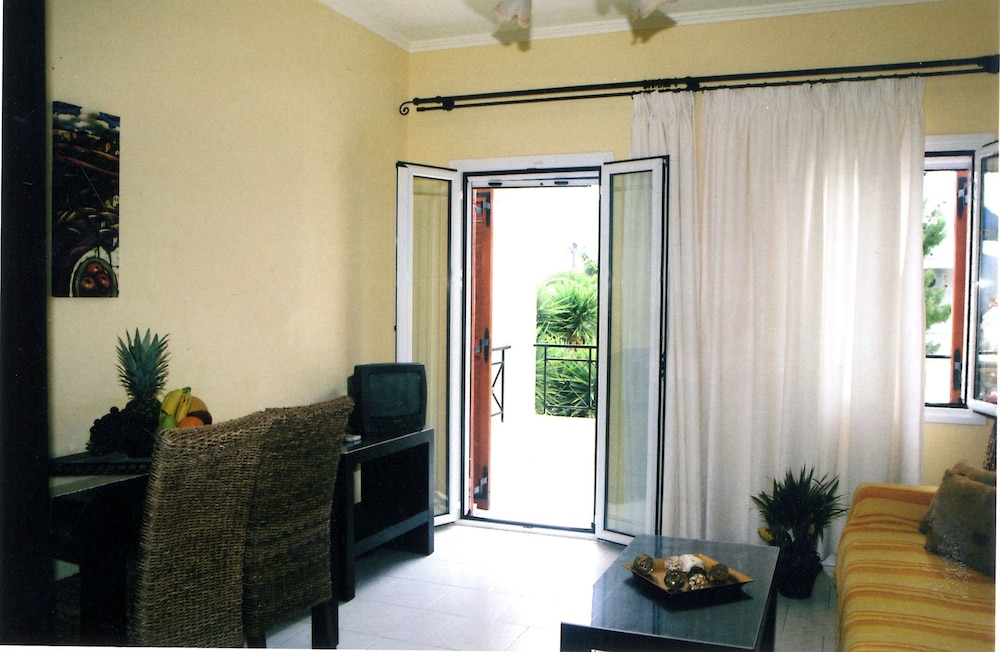 KOSTIS VILLAS 34/70