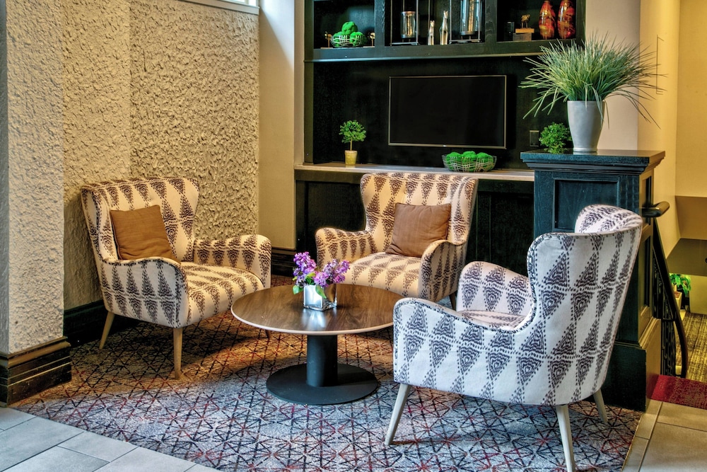 Courtyard by Marriott Kansas City Country Club Plaza 24/38