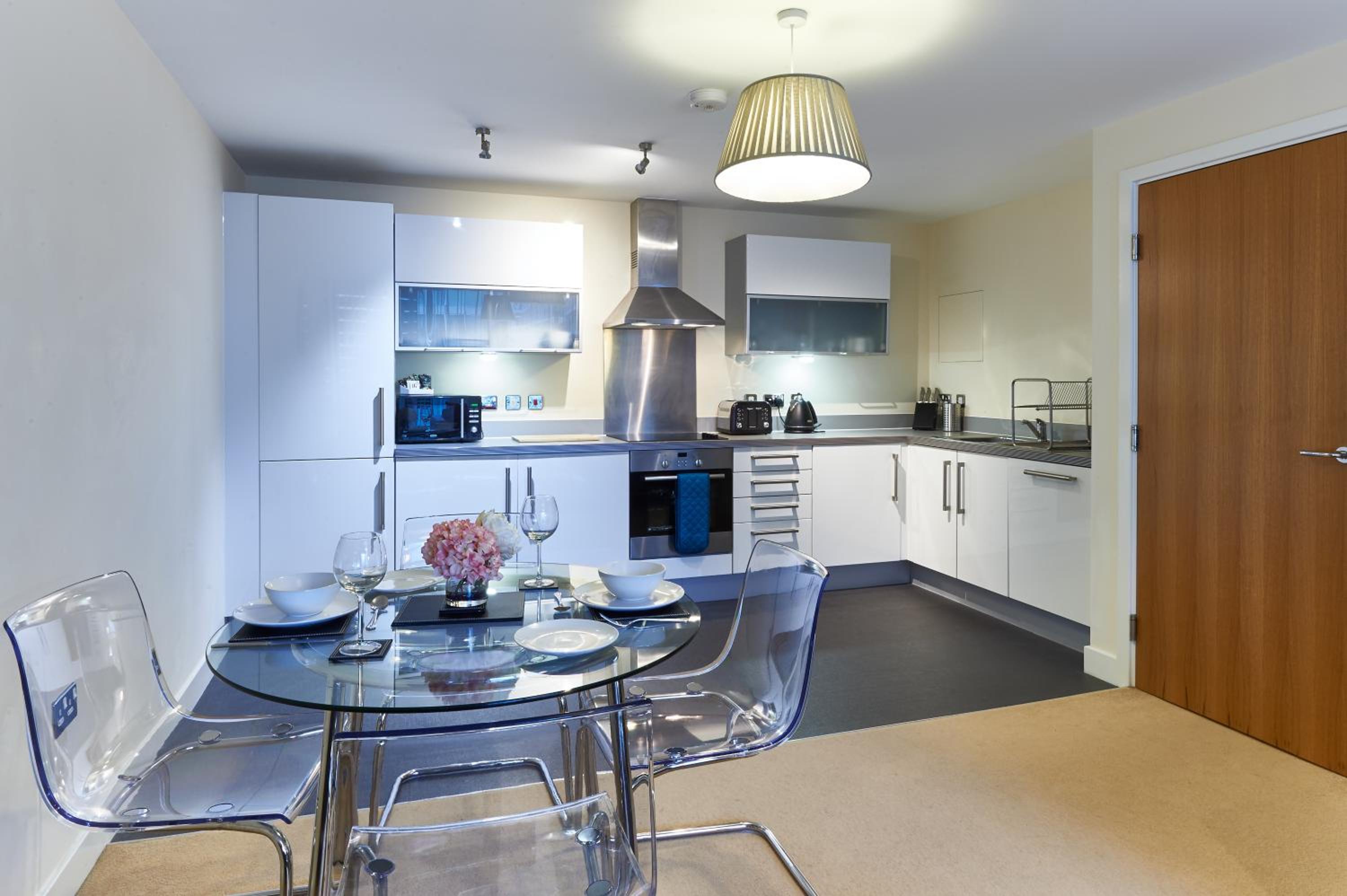 VIZION SERVICED APARTMENTS 33/50