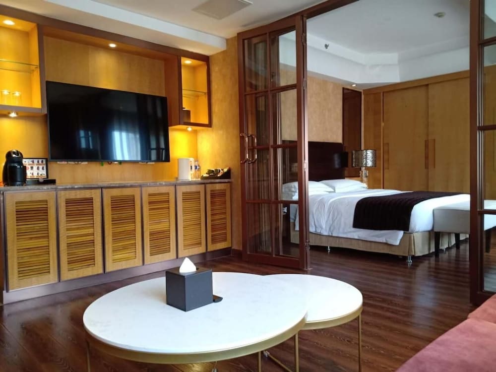 Marco Polo Parkside Beijing Hotel 11/84