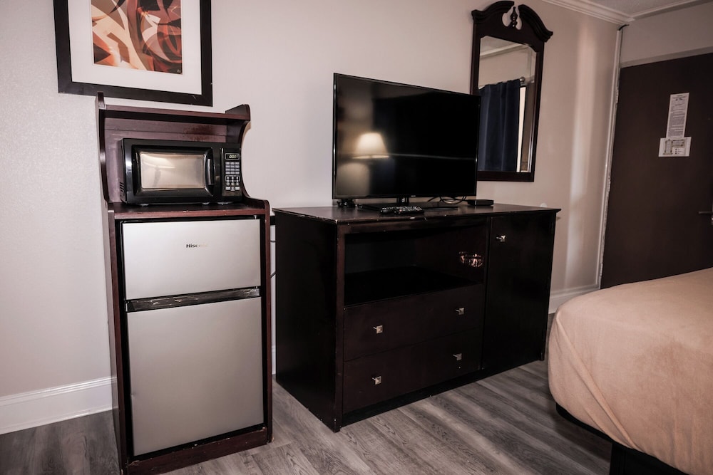 Riverside Inn & Suites by OYO Danville Ceaser Casino 53/68