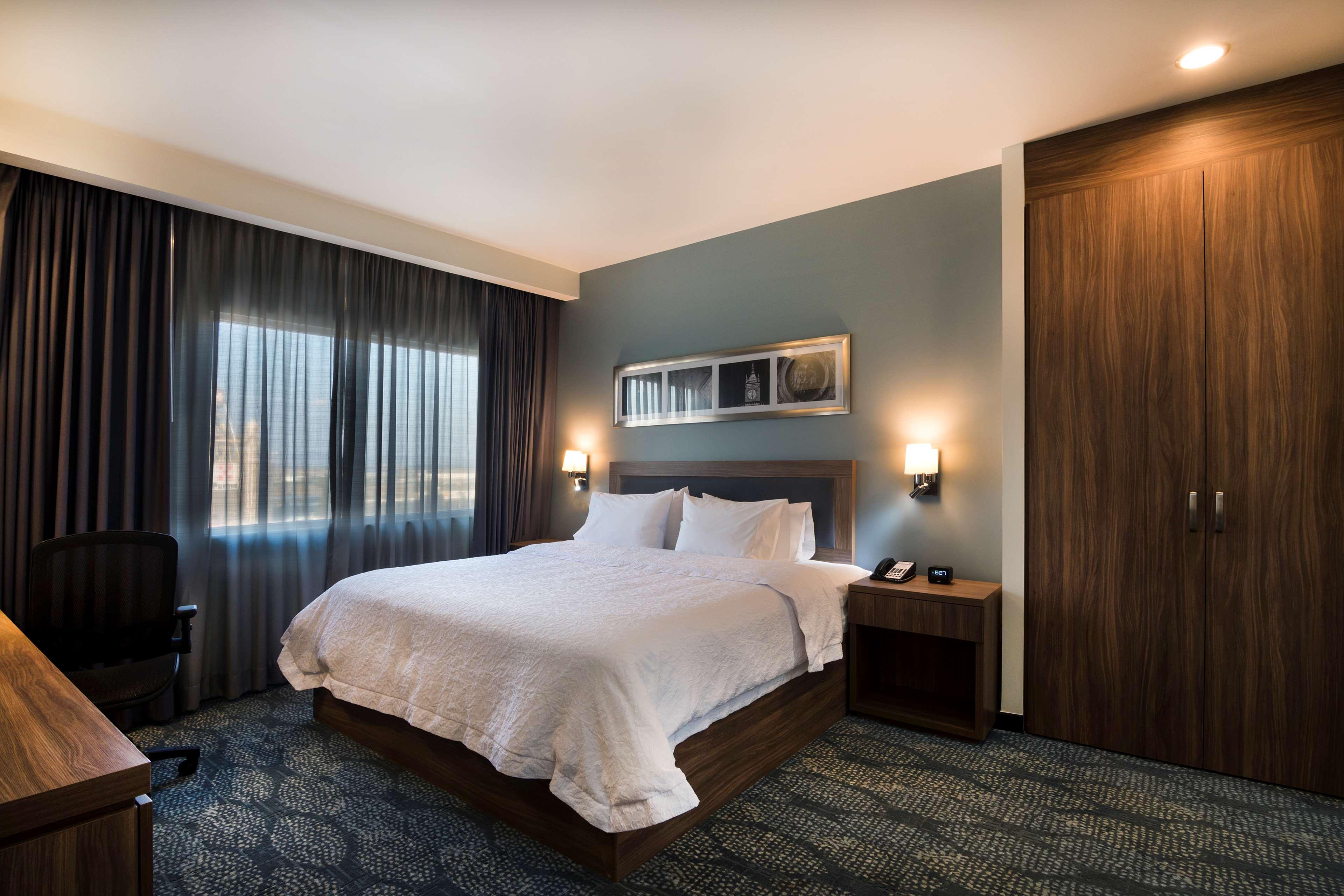 Master, Suite, King Bed, Sofa, Kitchen