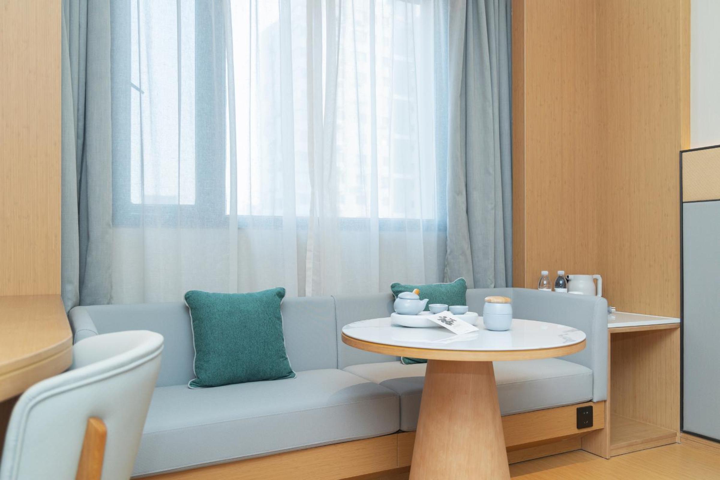 7 Days Inn (Shanghai Yichuan Road) 51/58