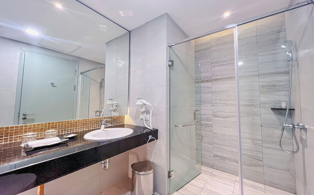 Leedon Hotel & Suites Surabaya 34/36