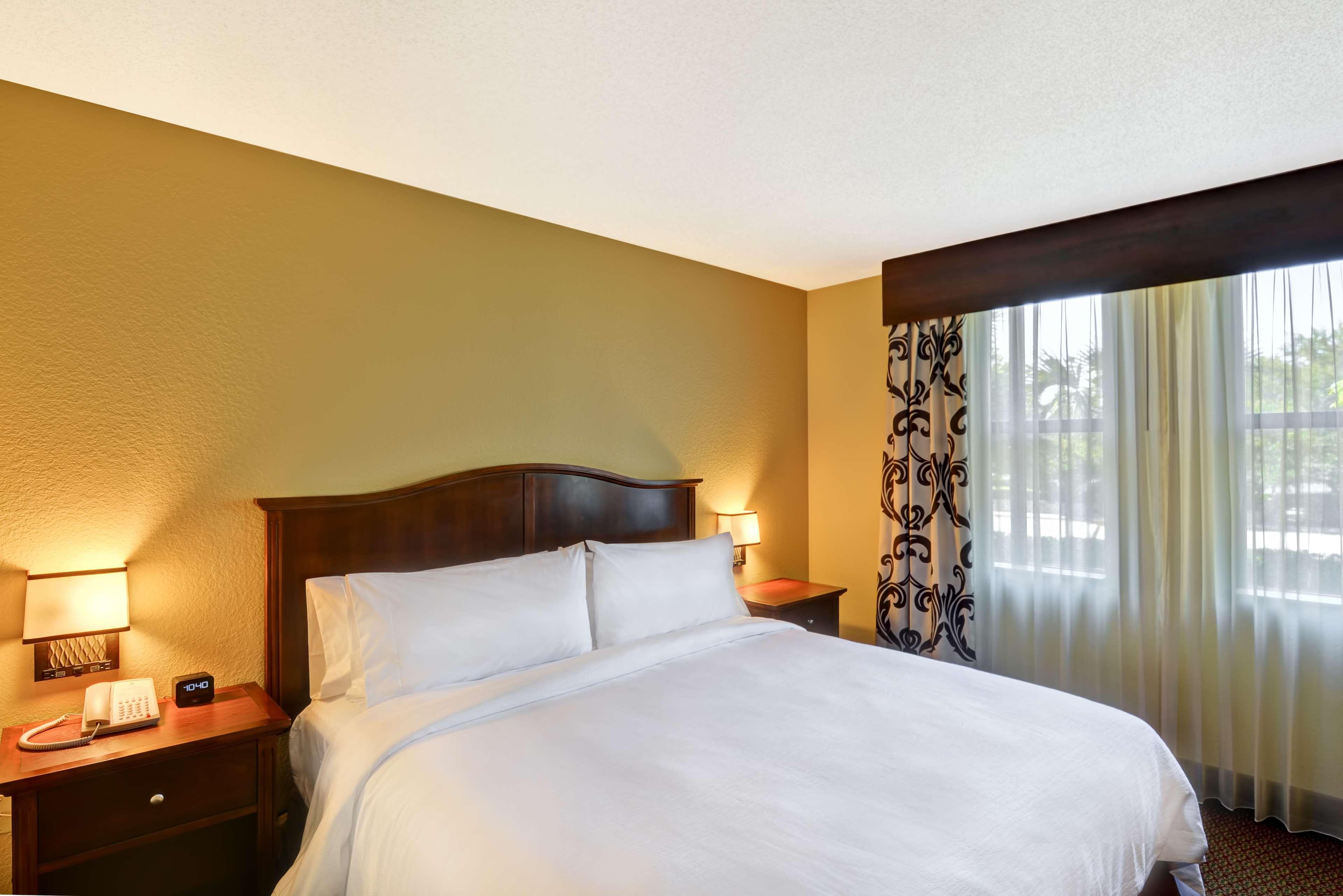 2 Rooms, Suite, King Bed, Palm Wing