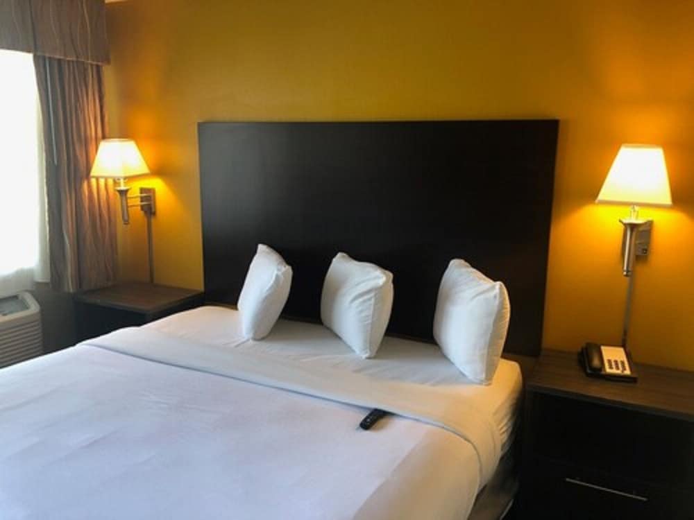Howard Johnson by Wyndham Odessa TX 28/49