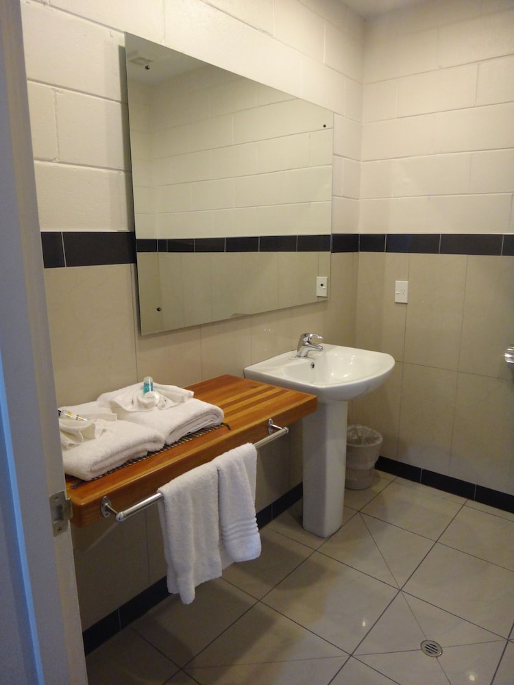 Amanaki Hotel 34/35