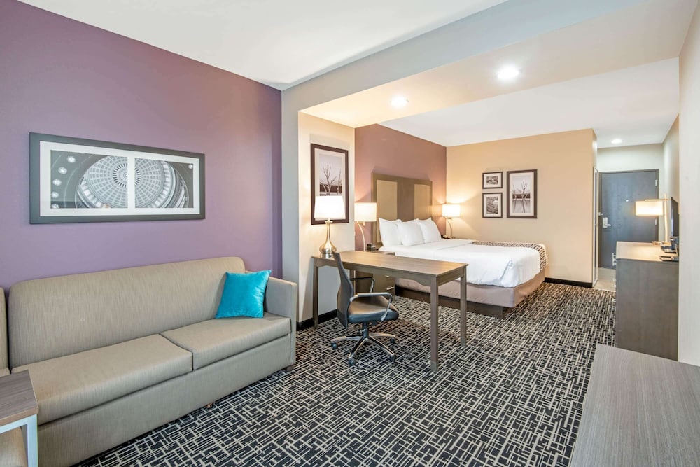 La Quinta Inn & Suites by Wyndham Weatherford OK 30/47