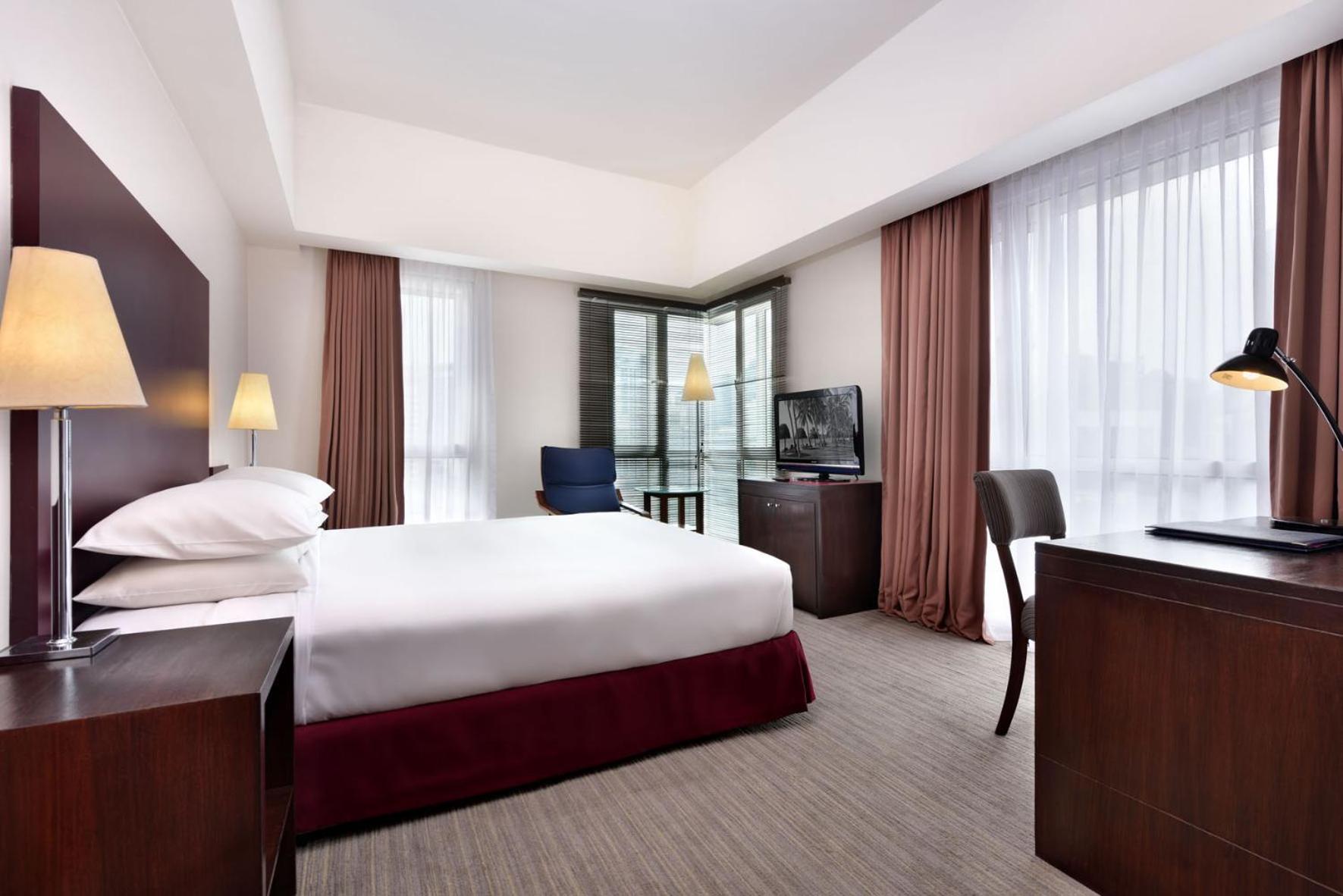 Capitol, Deluxe, Queen Bed