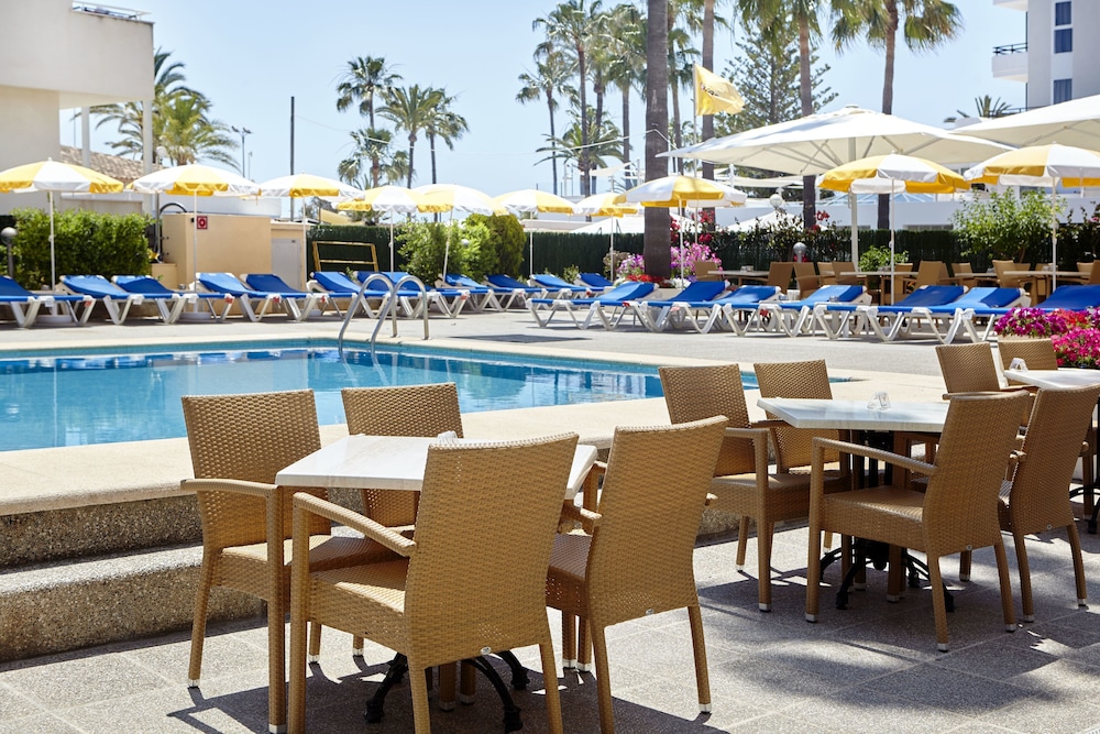 Universal Hotel Bikini 10/66