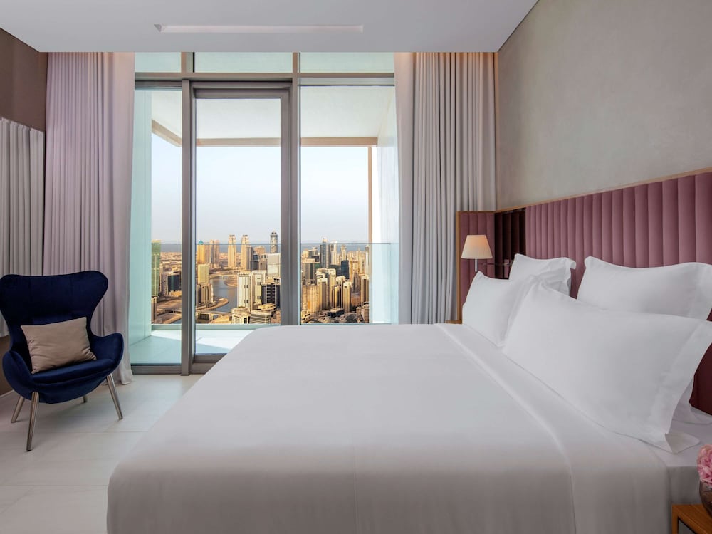 SLS Dubai Hotel and Residences 25/75