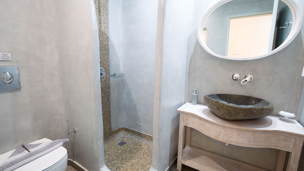 Erato Apartments Santorini 75/75
