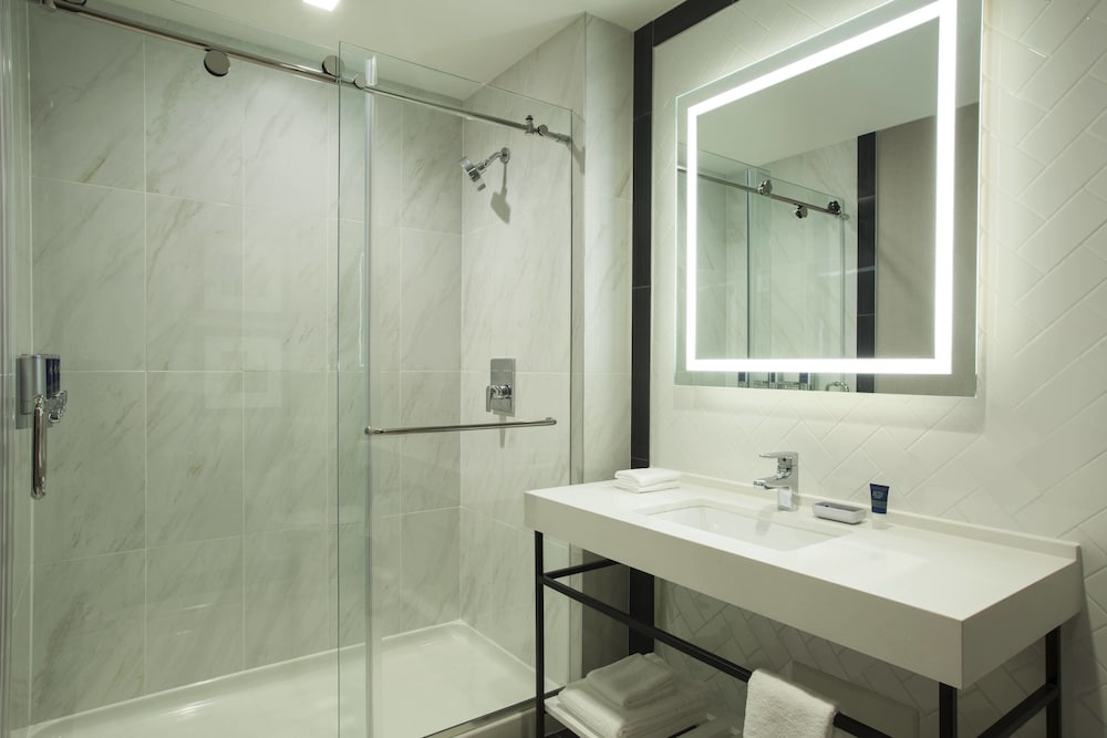 Four Points By Sheraton Manhattan Midtown West 11/30