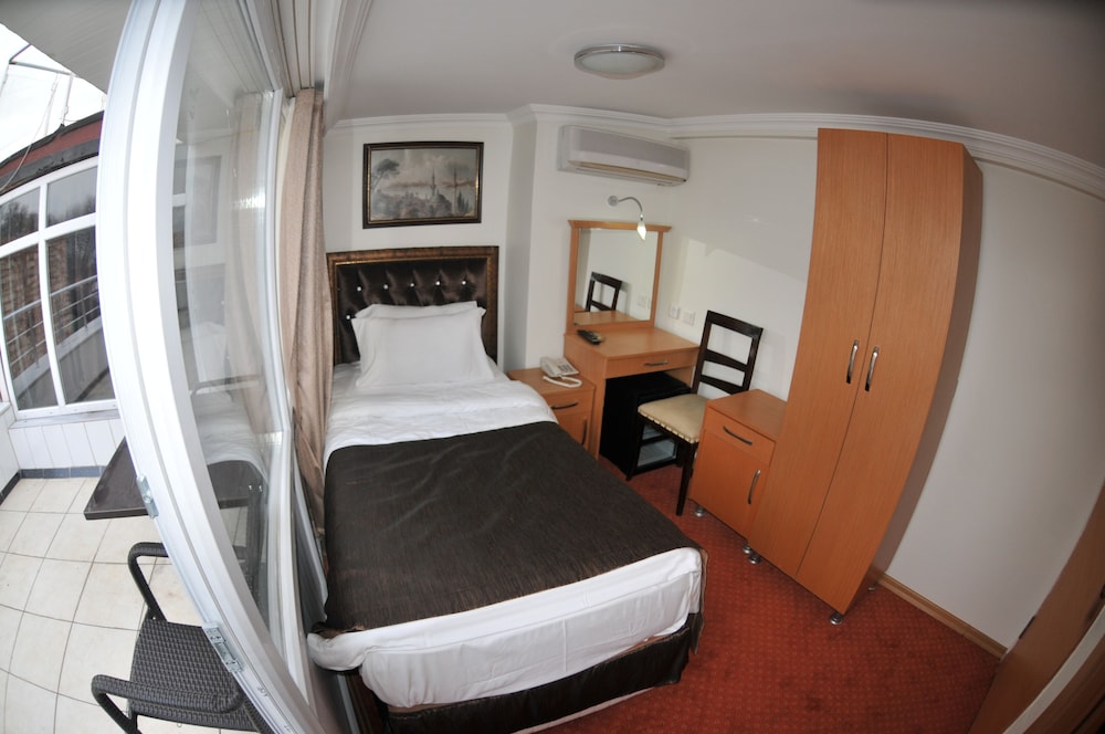 Palace Point Hotel 13/42