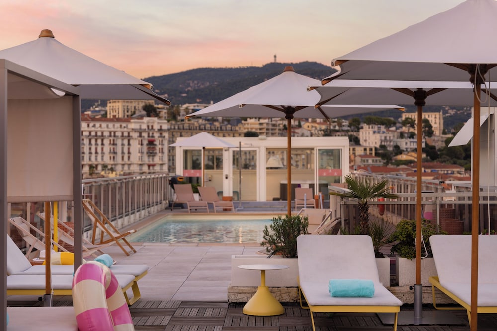 swimming pool spa