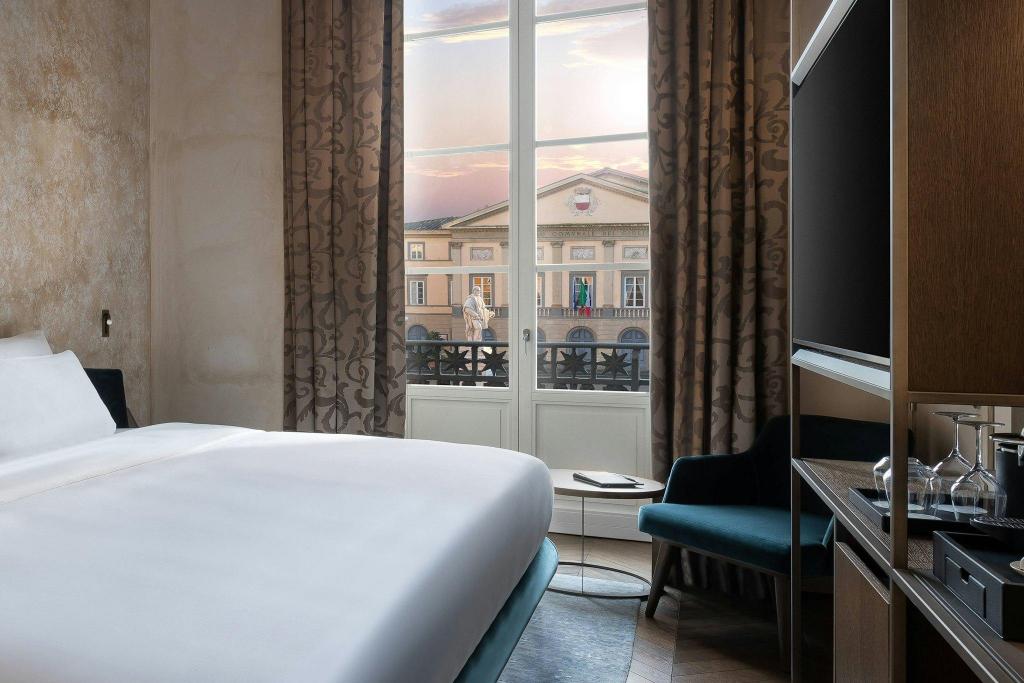 Allegro, Guest Room, King Bed, City View, Balcony