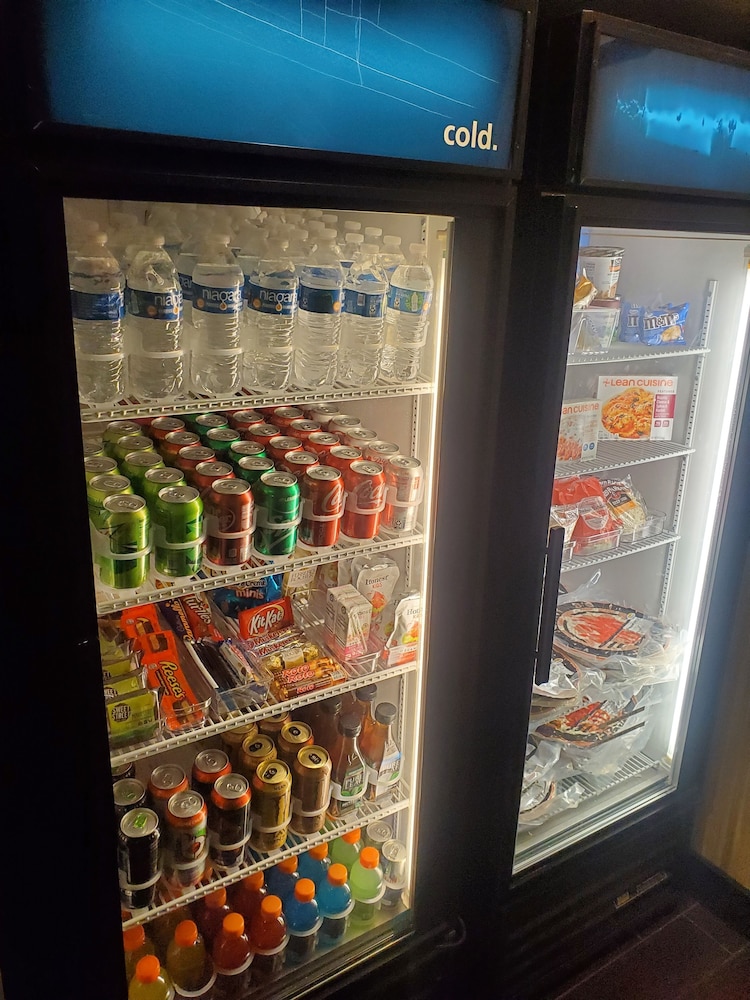 Hampton Inn and Suites Jamestown ND 13/26