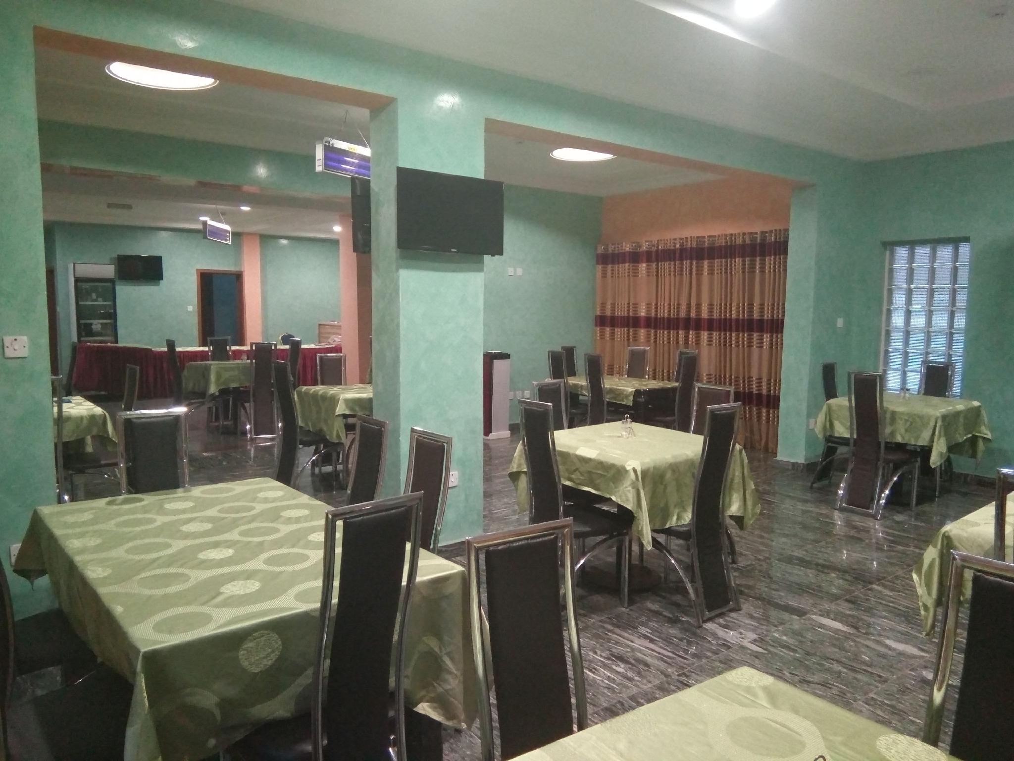 Ozom Hotel 18/29