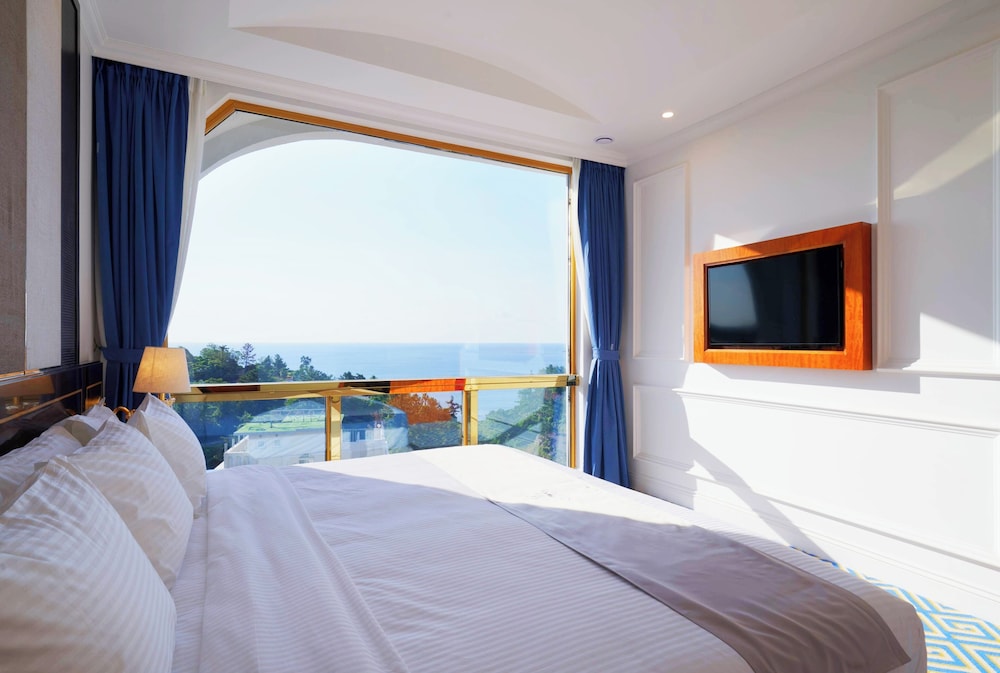 Royal, Suite, Twin Beds, 2 King Beds, Ocean View, Hot Tub