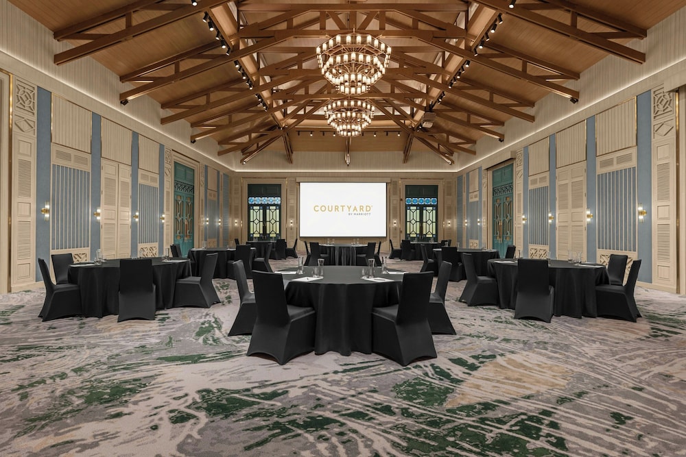 Courtyard by Marriot Phuket Patong Beach 53/65