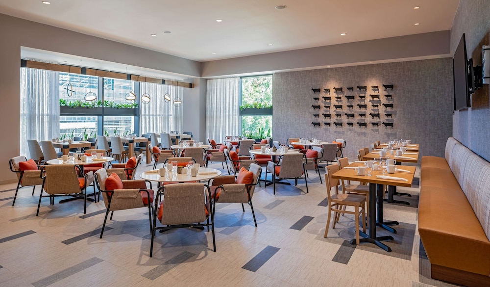 Hilton Garden Inn Austin University Capitol District 42/54
