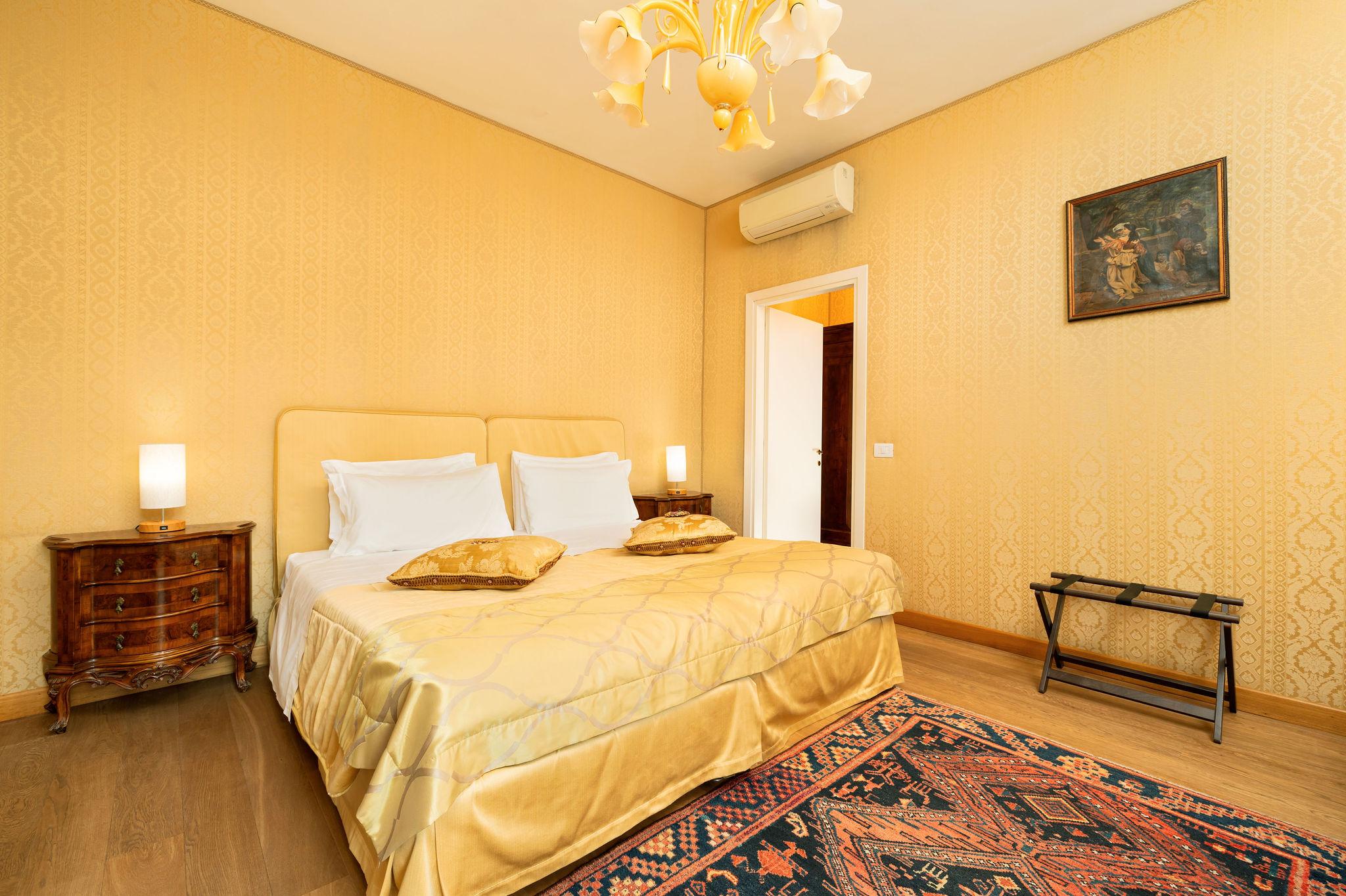 SUPERIOR, DOUBLE OR TWIN BED