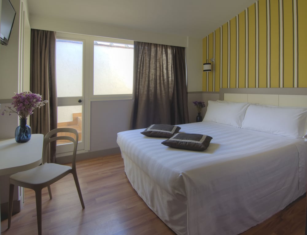 ROOM, SINGLE, DOUBLE BED