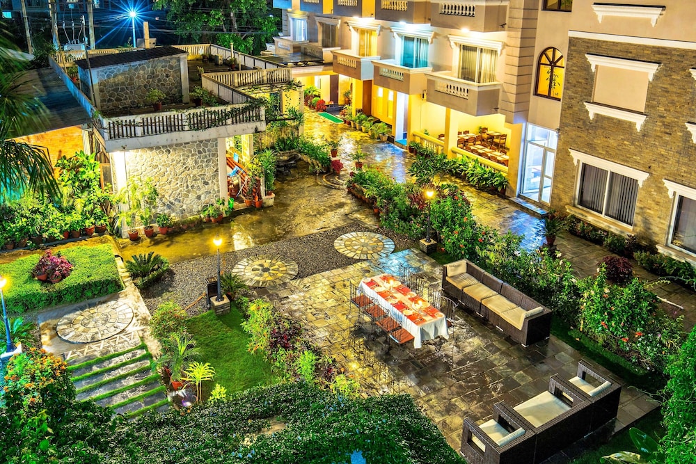 Da Yatra Courtyard Hotel Resort in POKHARA