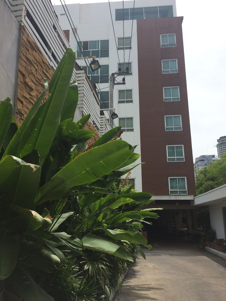 SATHORN GRACE SERVICED RESIDENCE 59/65