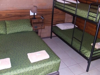 TERRITORY MANOR MOTEL AND CARAVAN PARK 24/26