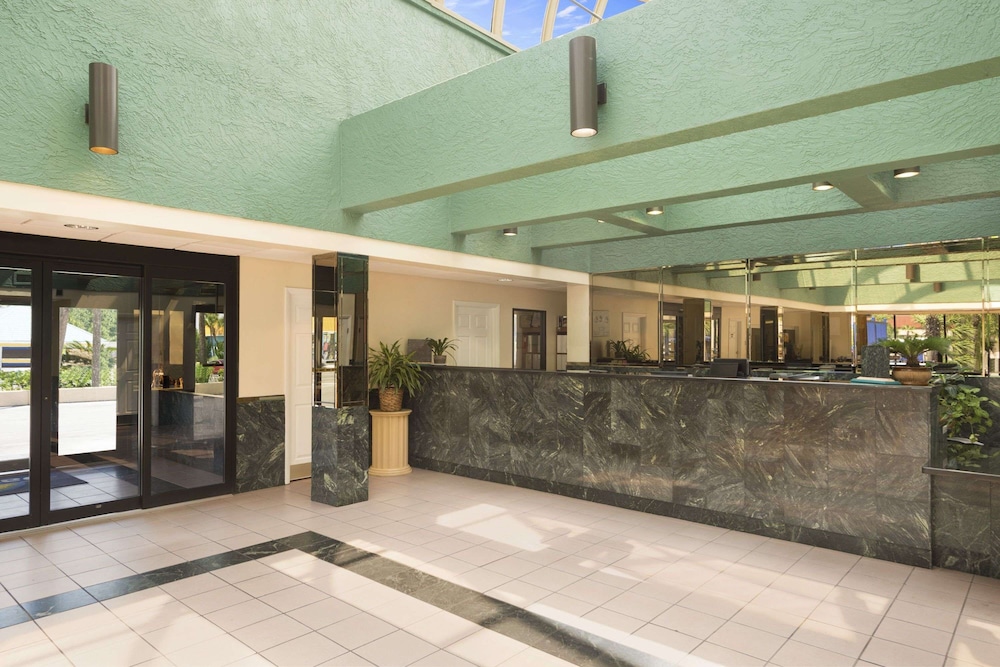 Days Inn By Wyndham Panama City Beach/Ocean Front 38/53