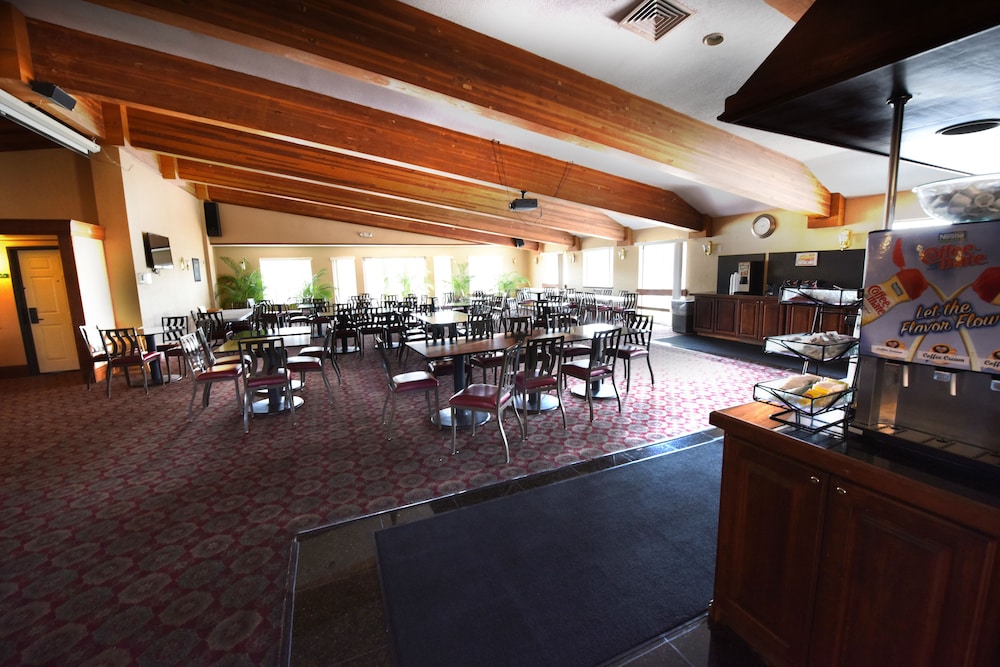 Hamilton Inn Select Beachfront 48/64