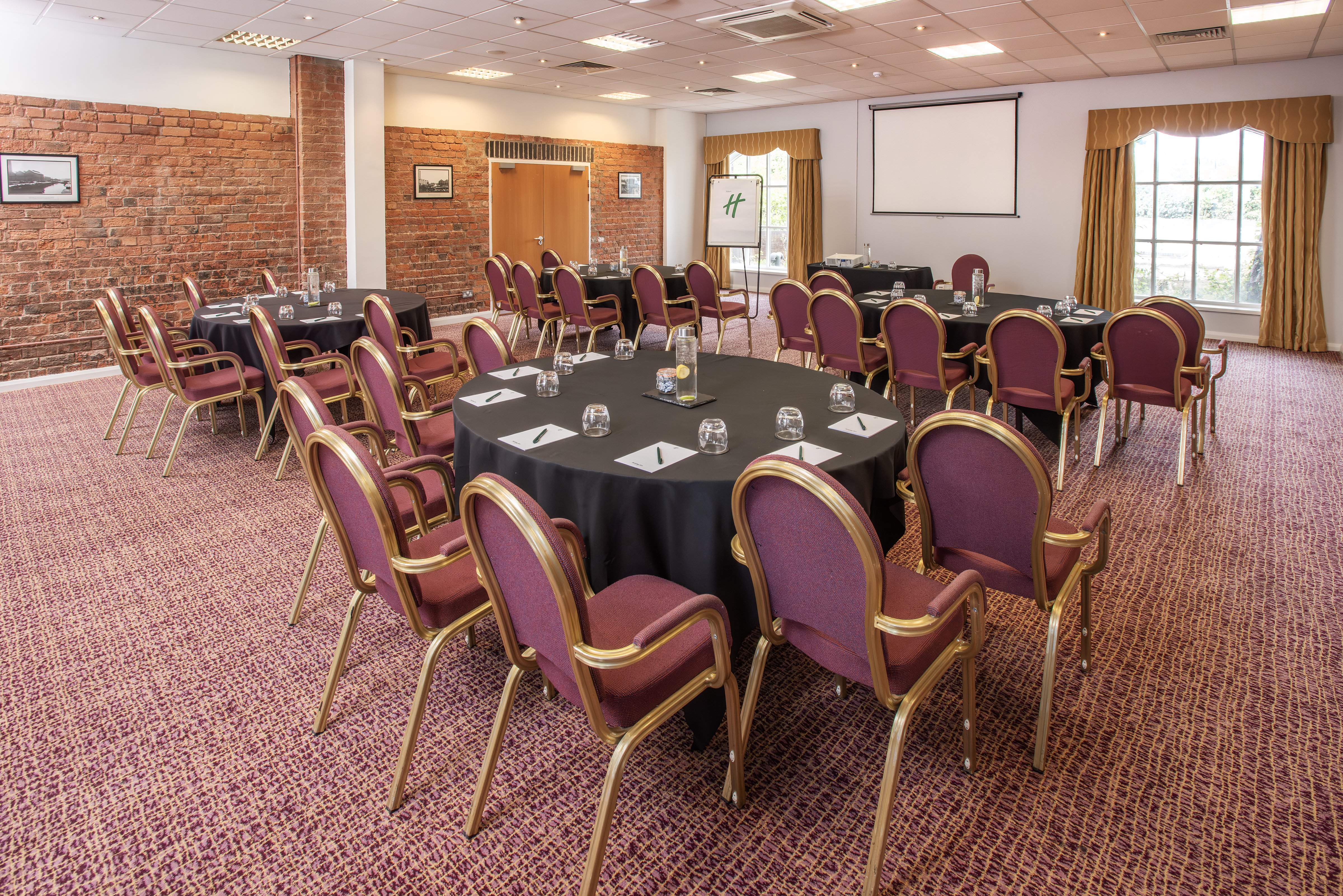 Holiday Inn Ellesmere Port Cheshire Oaks 38/48