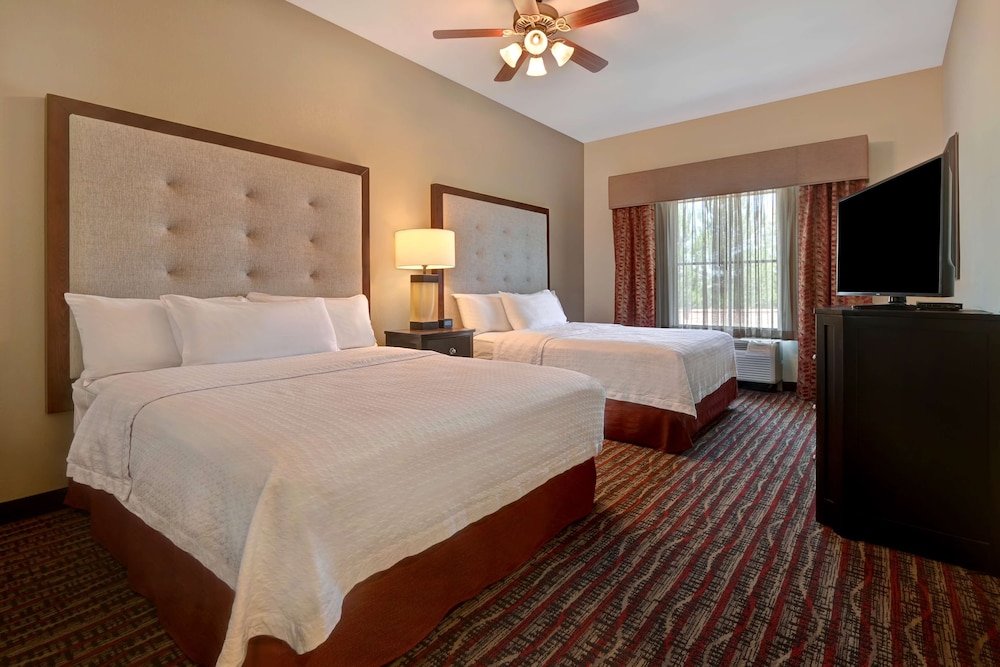 Suite, 2 Queen Beds, Bathtub, Accessible