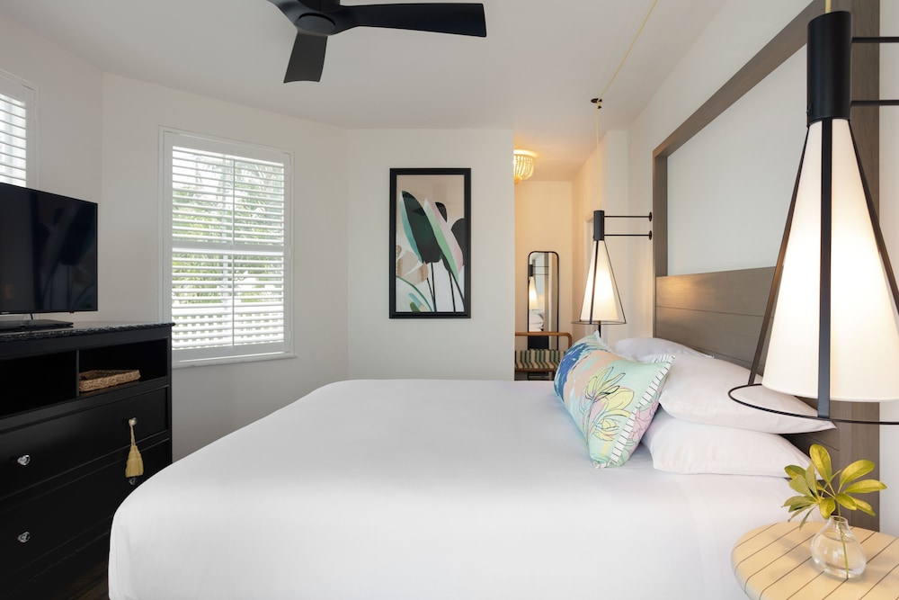ROOM, SINGLE, QUEEN BED
