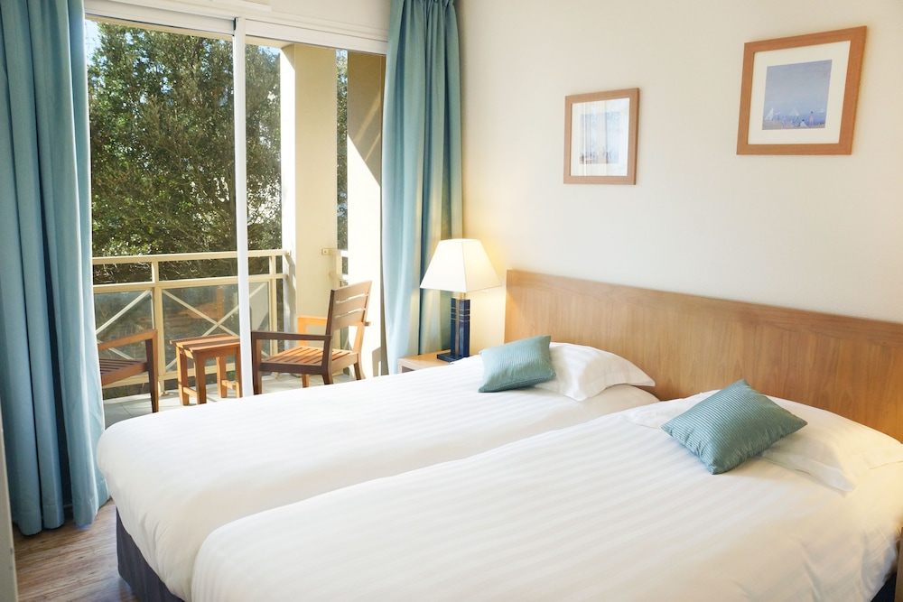 1 BEDROOM, APARTMENT, PARTIAL SEA VIEW