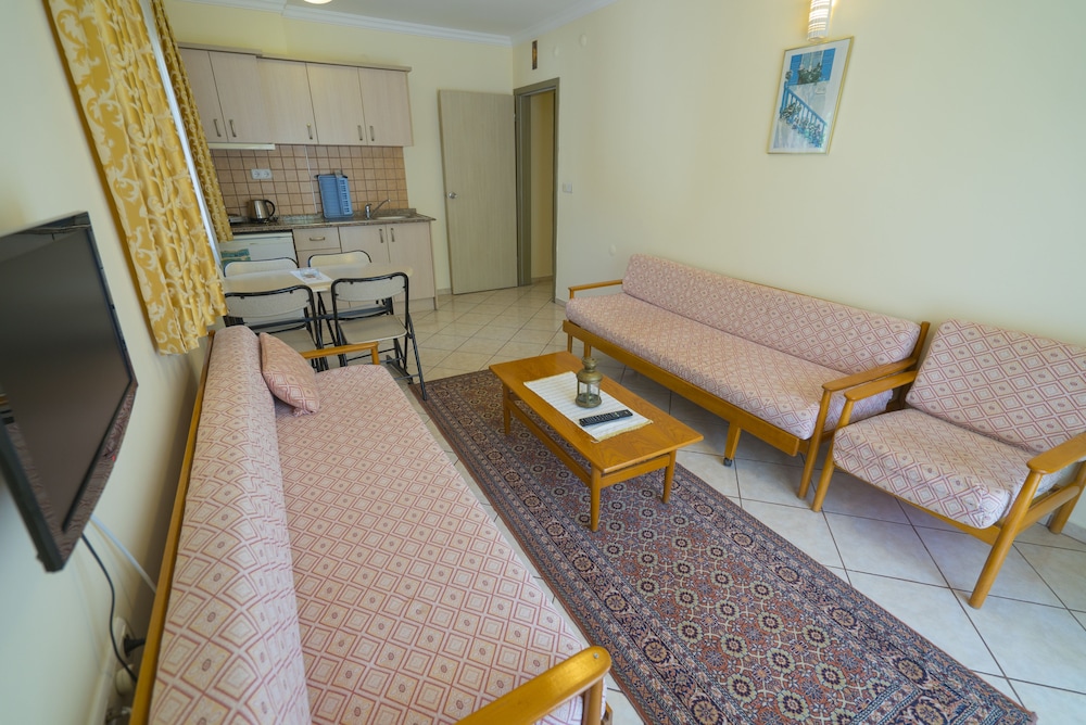 Arya Hotel 46/68