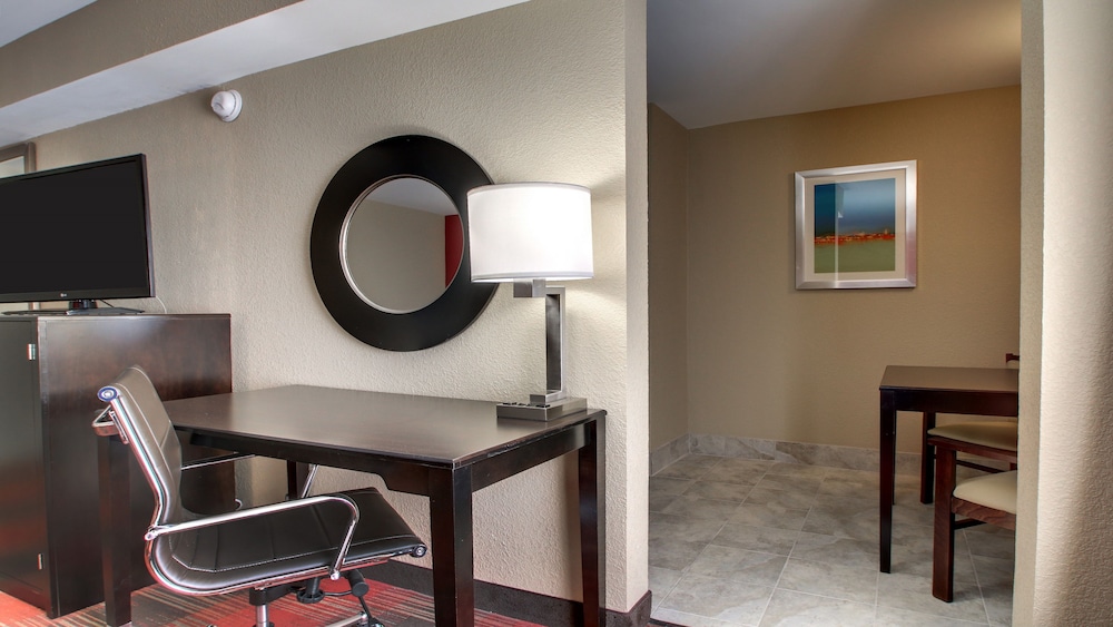Holiday Inn Express Suites Jackson Downtown Coliseum 41/49