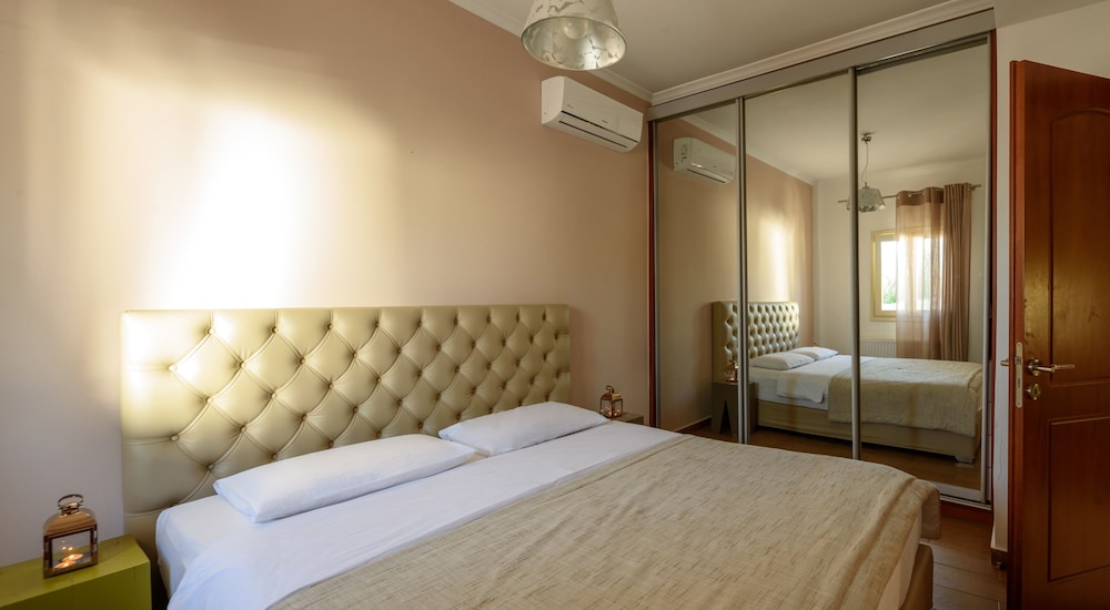 Suite Home Santorini 19/75