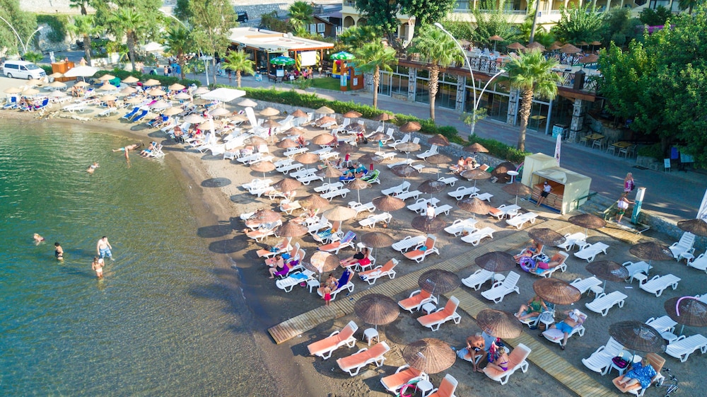 Golmar Beach Hotel 66/73