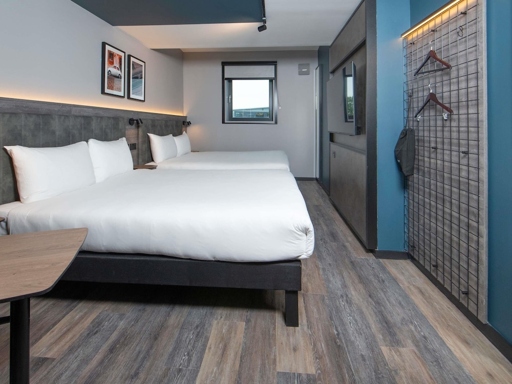 STANDARD, 2 DOUBLE BEDS