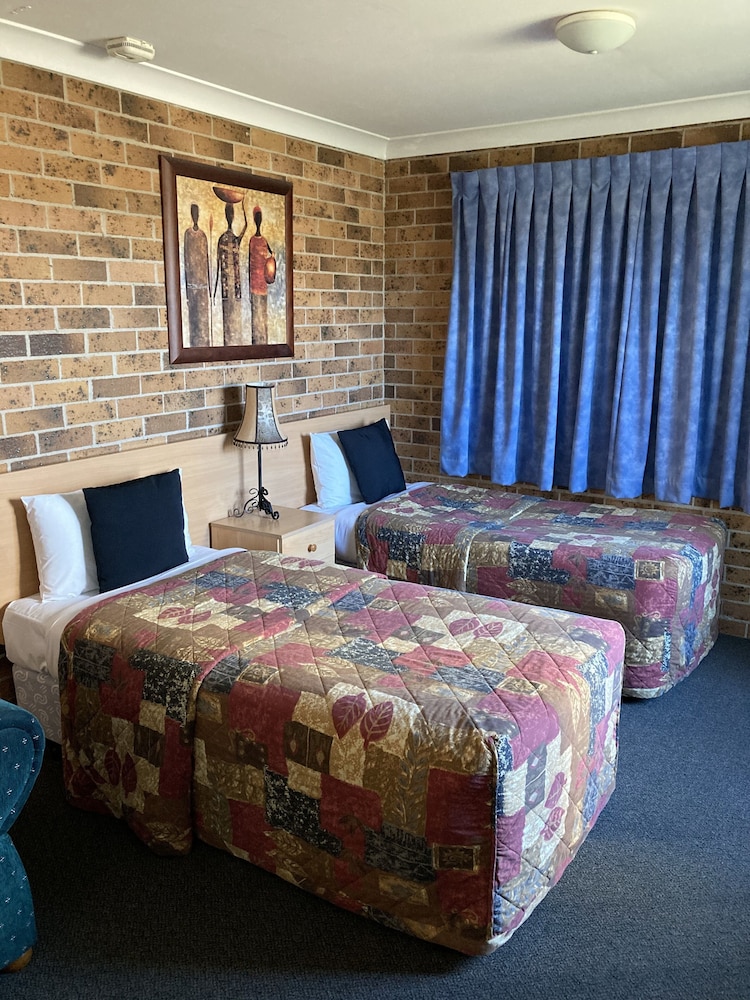 Golden Grain Motor Inn 5/62