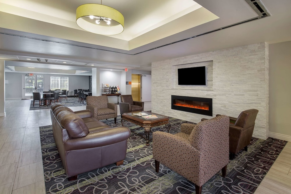 La Quinta Inn & Suites by Wyndham Visalia/Sequoia Gateway 37/60