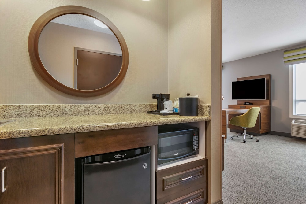 Hampton Inn & Suites by Hilton Edmonton/West 30/35