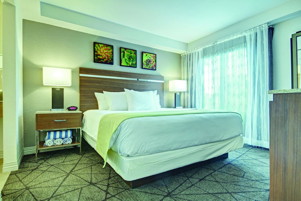 2 BEDROOMS, SUITE