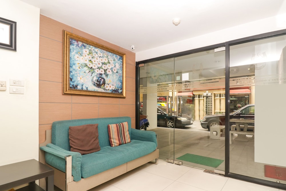 OYO 225 Premier Place Bangkok 15/17