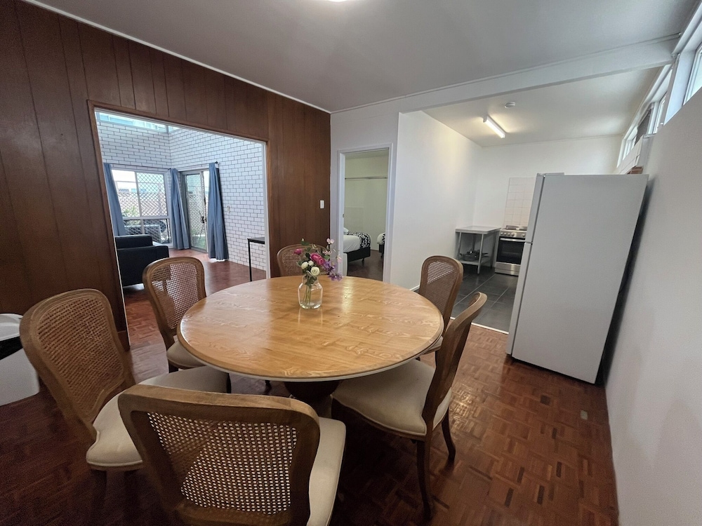 Browns At Broadbeach 37/50