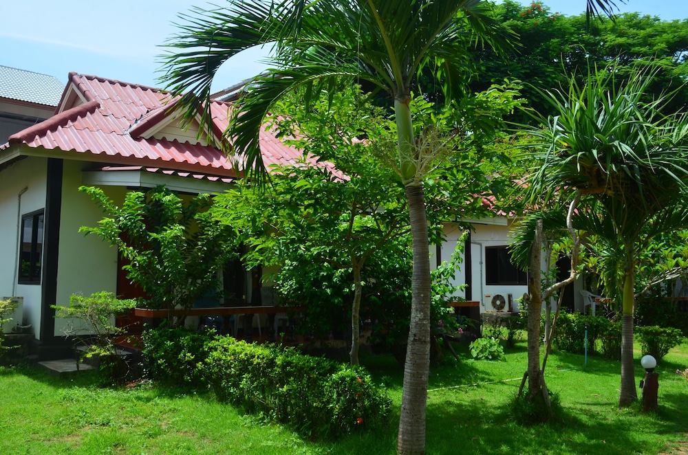 Lanta Nice Beach Resort 58/69