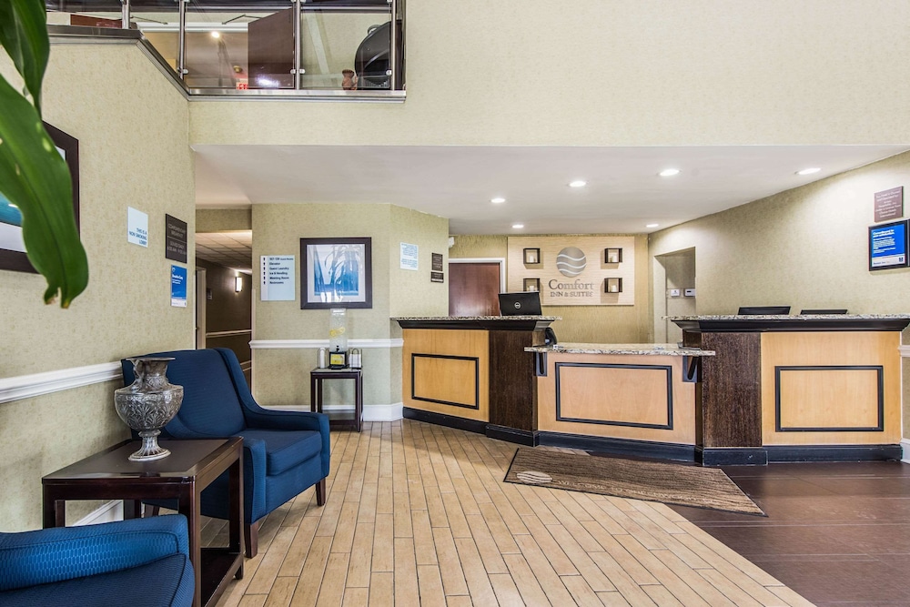 Comfort Inn & Suites Greenwood Near University 10/66